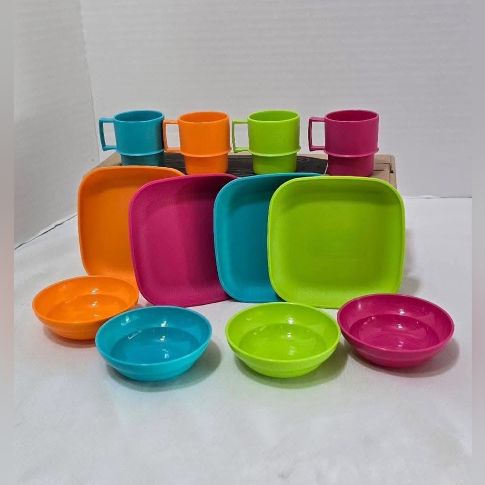 TUPPERWARE KIDS MINI PARTY SET 12-PIECES